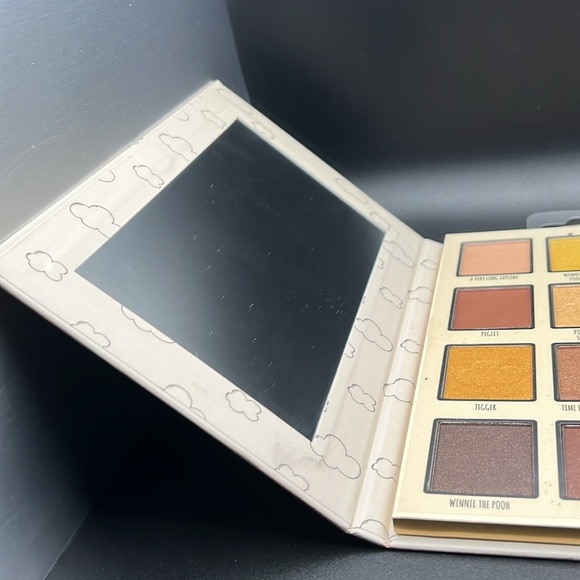 Disney Winnie the Pooh Balloon Eyeshadow Palette - Picture 4 of 5